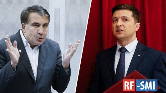 Саакашвили слился с выборов и заодно пытается понравиться Зеленскому