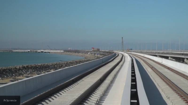 Строители Крымского моста уложили все рельсы на железнодорожной части