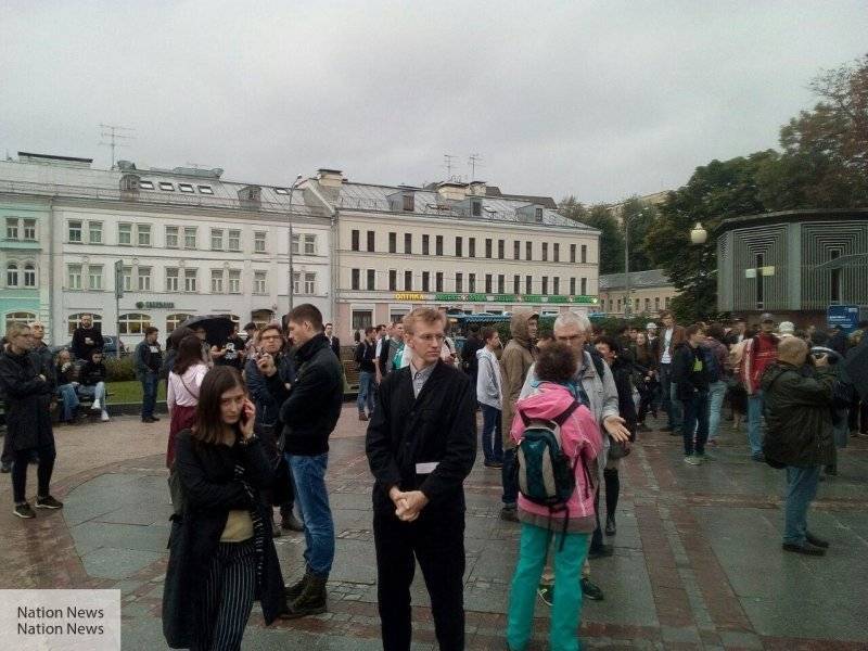 «Голая оппозиция» на Трубной площади вызвала возмущение православных