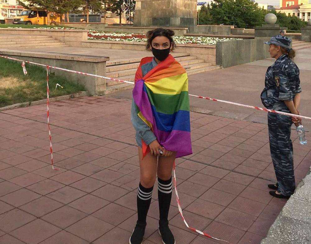 ЛГБТ-активистка устроила акцию толерантности в центре Улан-Удэ