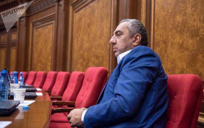 "Неприкосновенность" среди бизнесменов в Армении имеет только Самвел Алексанян - газета