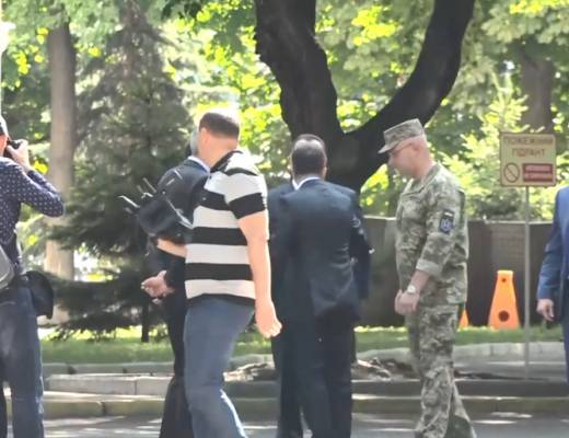 Зеленский «резко оттолкнул» министра обороны Украины Полторака — Новости политики, Новости Украины