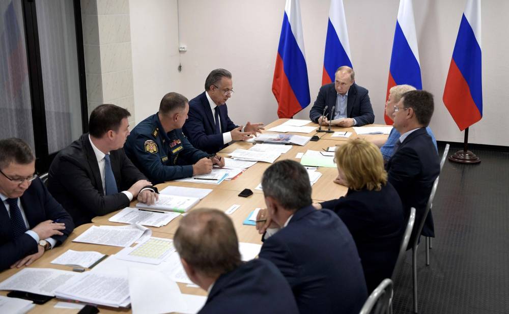 Путин раскритиковал федералов за работу по ликвидации наводнения в Иркутской области