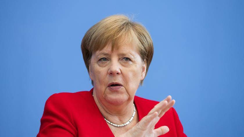 Дрожащая Меркель оставила пост на месяц