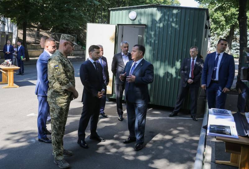 Толкнул министра обороны: украинцев разозлило поведение Зеленского