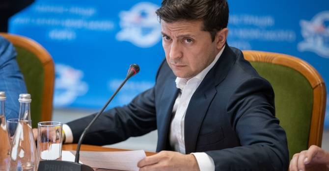 Почему украинские чиновники демонстративно игнорируют Зеленского