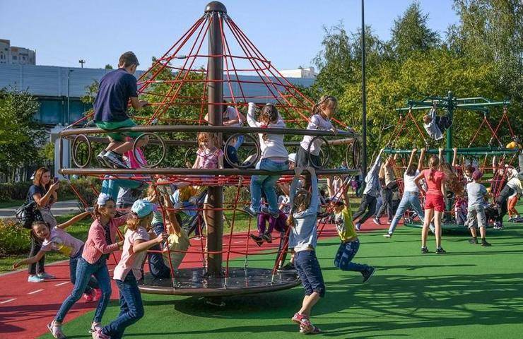 Детский городок в стиле «Трансформеров» построили в Москве
