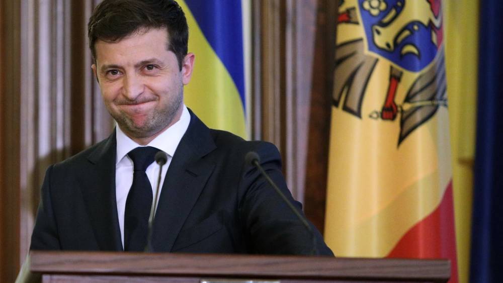 "Лицо Украины, а ведёт себя, позор..." Зеленский так "попросил отойти" министра, что тот шарахнулся