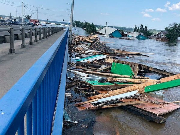 После критики Путина губернатор отчитался о выплатах из-за паводка под Иркутском