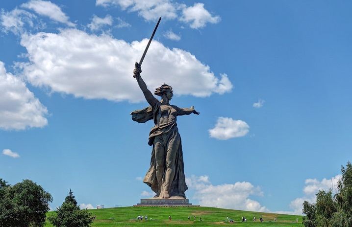 «Родина-мать зовет!»: зачем в СССР построили самую высокую статую в мире | Русская семерка