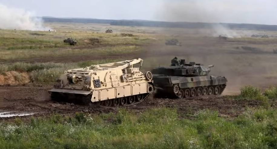 Бой танков Abrams и Т-72М сняли на видео в Польше