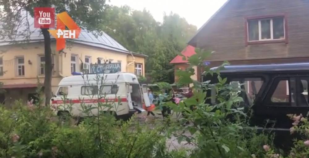 Два человека ранены при стрельбе у гостиницы в Тверской области. РЕН ТВ