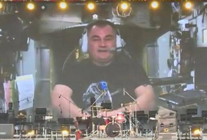 Космонавт МКС поприветствовал зрителей фестиваля «Нашествие»