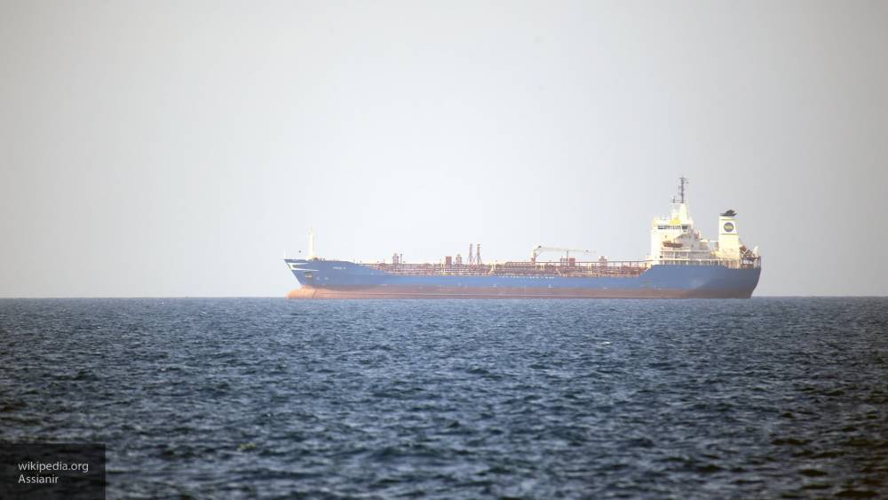 Граждане России находятся на задержанном Ираном британском танкере