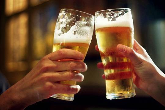 В России хотят перестать относить пиво к алкоголю