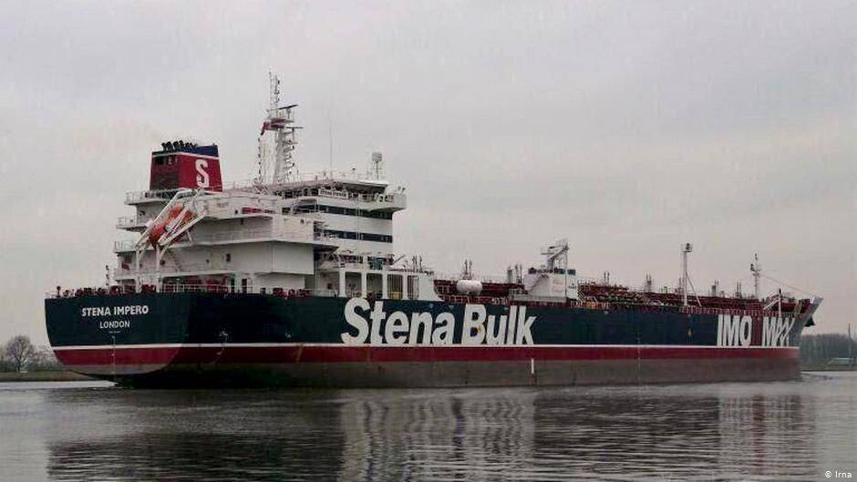 Иран в Ормузском проливе задержал танкер под британским флагом, который столкнулся с рыболовным судном