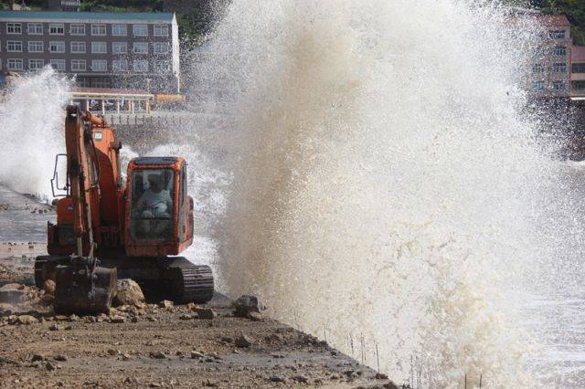 МЧС: на Приморье движется разрушительный тайфун Данас от берегов Японии