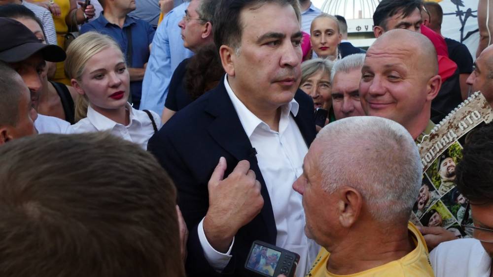 Саакашвили за день до выборов отказался от Рады и "сдал" сторонников "Слуге народа"
