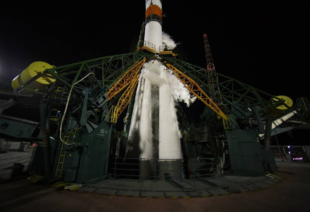 Ракету с "Союзом МС-13" установили на Гагаринском старте на Байконуре. РЕН ТВ