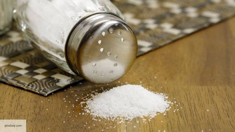 Ученые рассказали, сколько необходимо есть соли, чтобы не умереть от инсульта