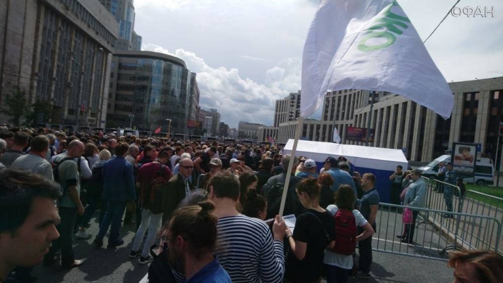 Оппозиция не пустила на митинг на Сахарова «неугодные» ей СМИ