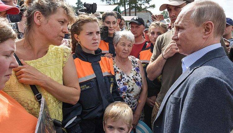 Путин призвал помочь малому и среднему бизнесу в пострадавших от паводка районах