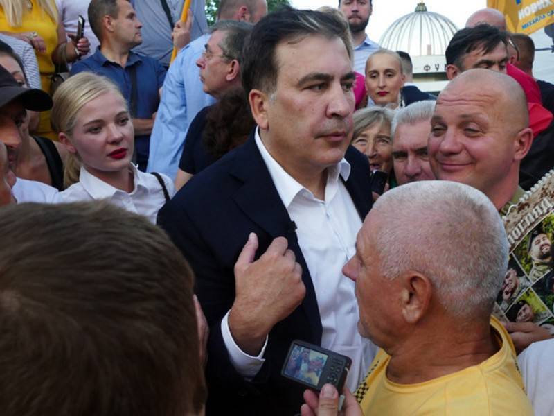 Саакашвили снял свою партию с выборов в Раду ради Зеленского
