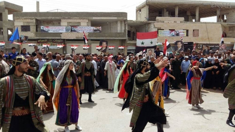 Жители Хомса провели митинг по случаю годовщины освобождения провинции