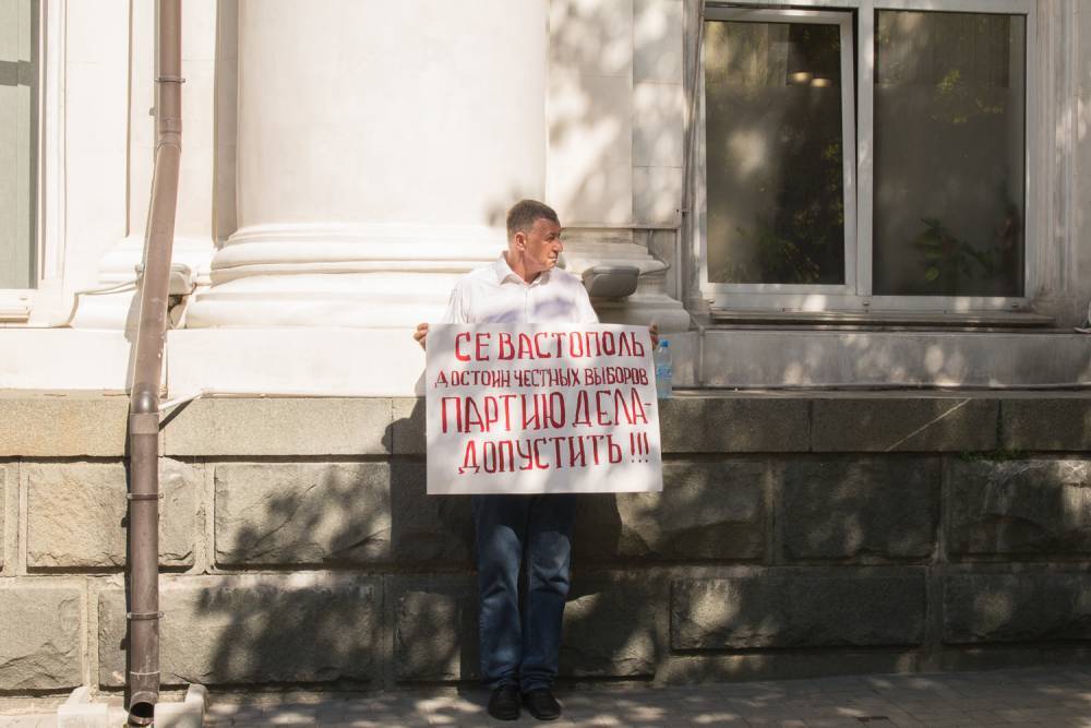 В Севастополе «Партия Дела» пикетирует избирком и подаст на него в суд