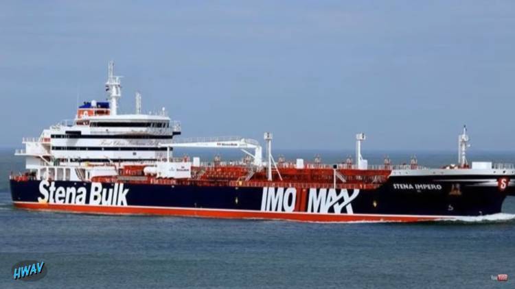 Посольство РФ подтвердило задержание трех россиян на танкере в Иране