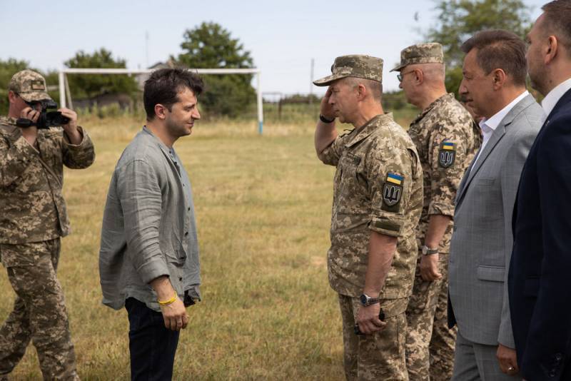 У Зеленского заявили о полном разгроме ВСУ в случае нападения на Донбасс