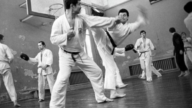 Кем был единственный человек, которого посадили в СССР за обучение карате | Русская семерка