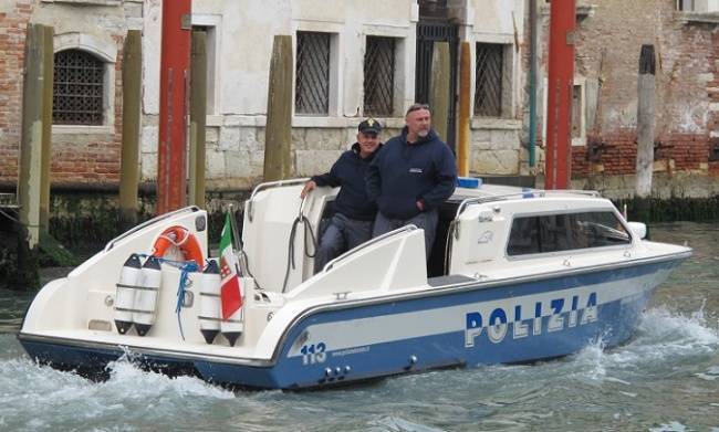 В Венеции оштрафовали немецких туристов за приготовление кофе на мосту — Общество. Новости, Новости Европы