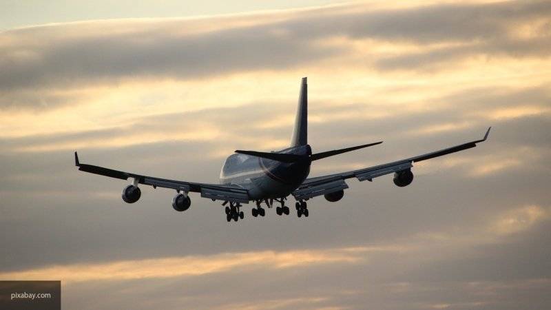 Самолет из Сургута в Москву возвращается в аэропорт вылета из-за неисправности