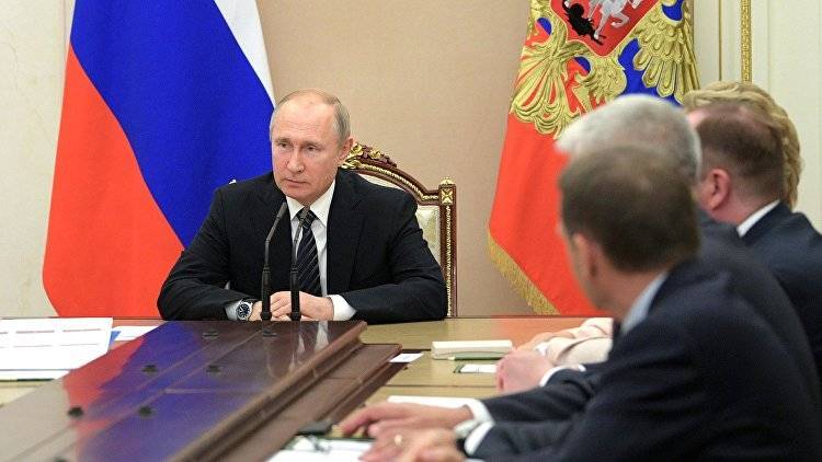 Путин утвердил поправки в бюджет России на 2019 год