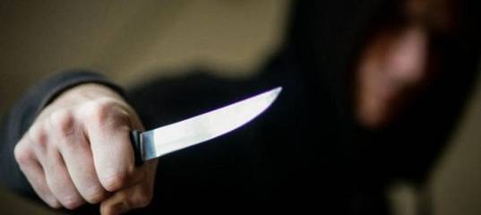 Просила помощи у прохожих: в Тюмени мужчина напал с ножом на продавца магазина