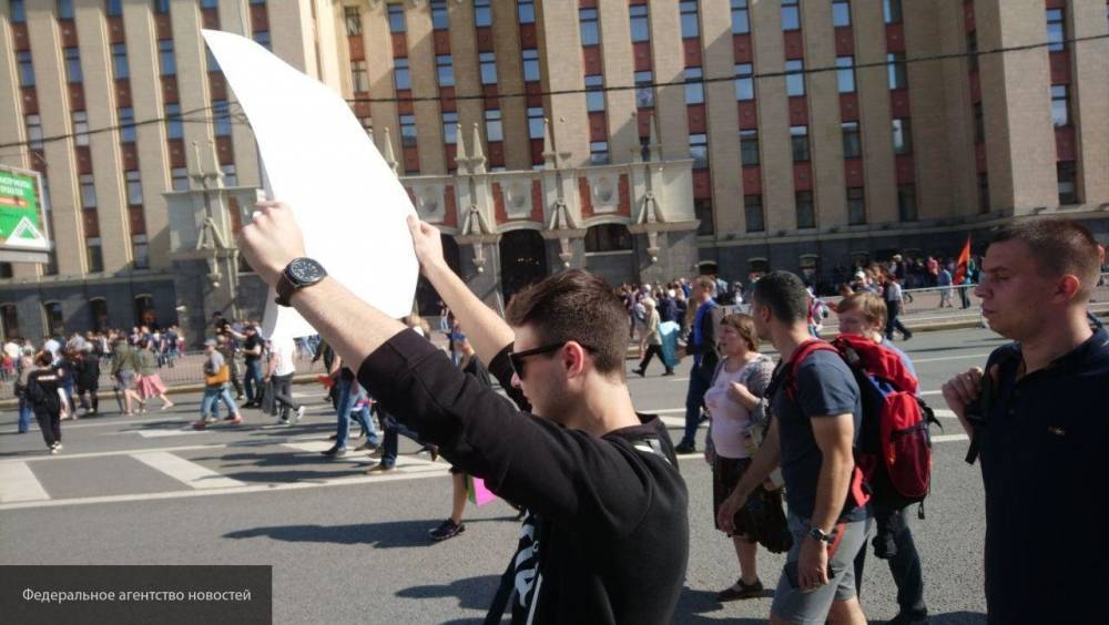 Следующими участниками митинга Навального и Ко станут оплаченные гастарбайтеры
