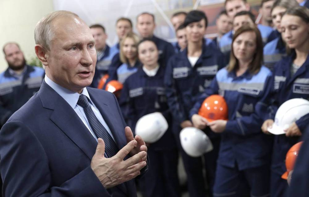 Путин: сильно ограничивать рост цен на моторное топливо опасно