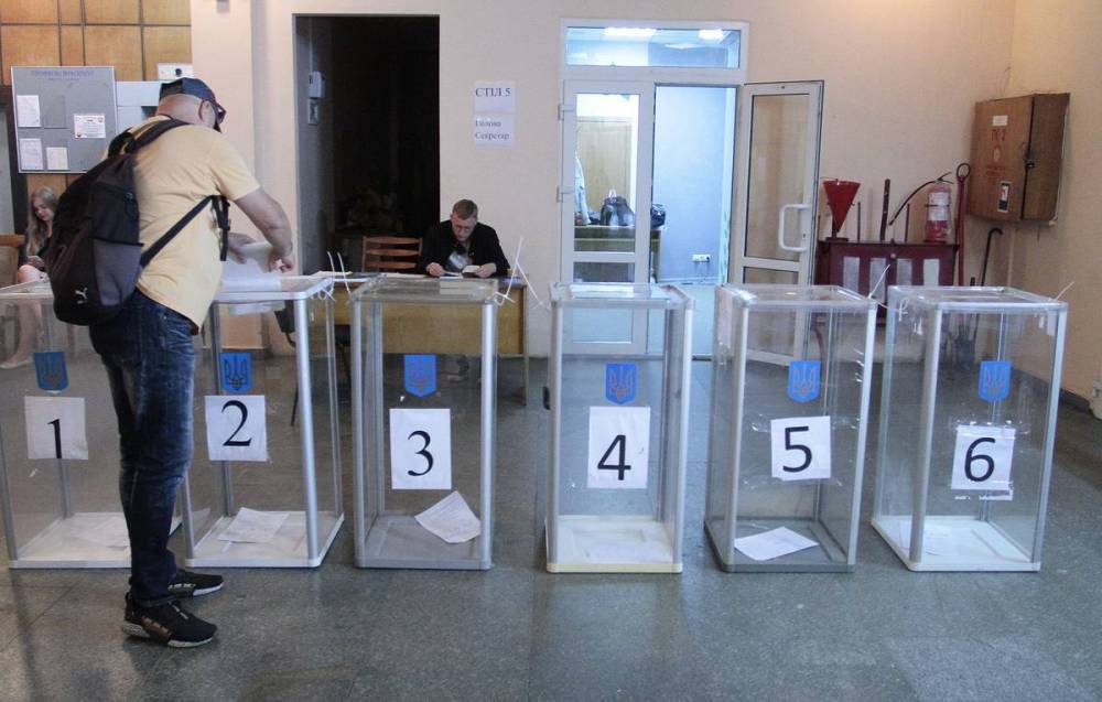 На Украине началось голосование на выборах депутатов Верховной рады