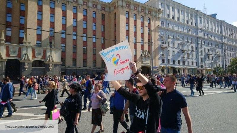 Шаповалов считает, что флаги Украины и Грузии на митинге в Москве – не случайность