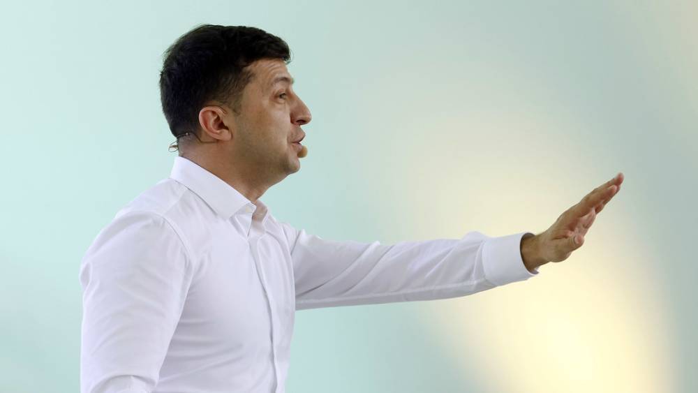 Зеленский на взводе: Президент Украины грубо толкнул министра обороны - видео