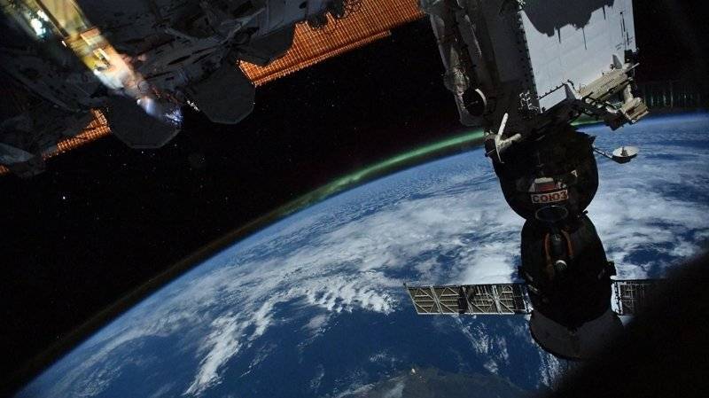 Видео стыковки корабля «Союз МС-13» с МКС снял наблюдатель с Земли