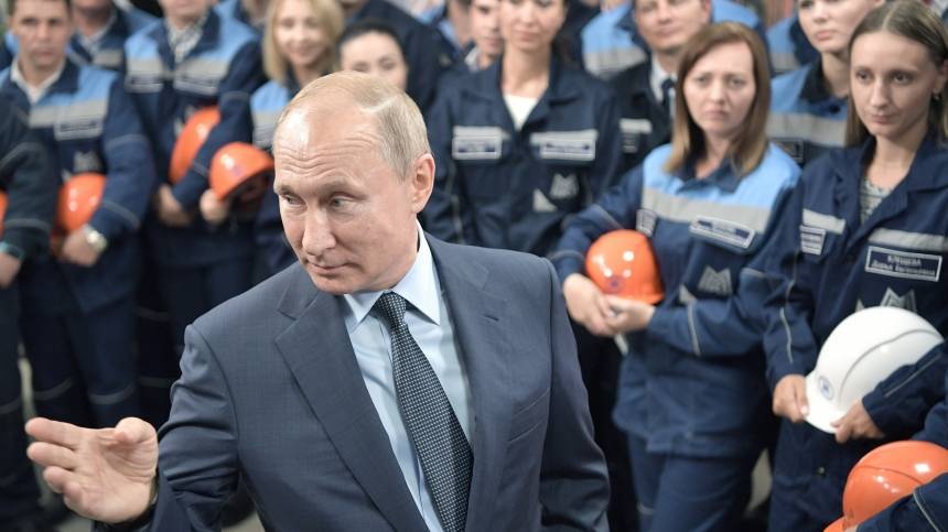 Путин рассказал, почему нельзя «завинтить» цены на бензин