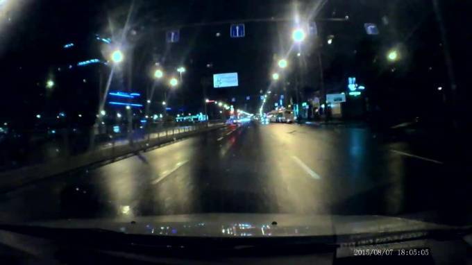 Ночная погоня за BMW по Ленинскому проспекту попала на видео