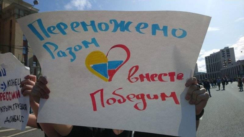 Оппозиция призналась в симпатии русофобскому курсу, принеся на Сахарова флаги Грузии и Украины
