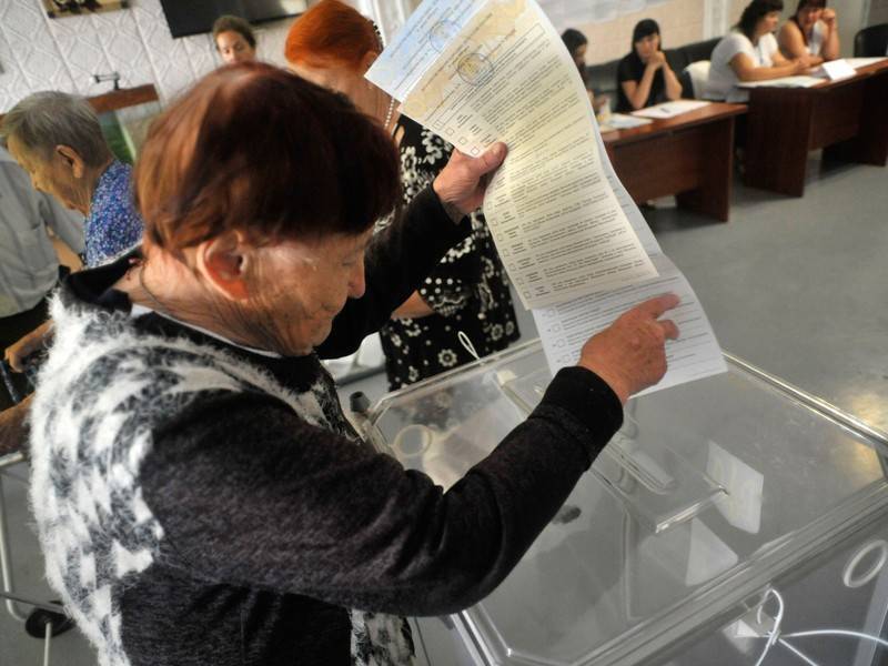 МВД&nbsp;Украины получило более 800 сообщений о нарушениях на выборах в Раду