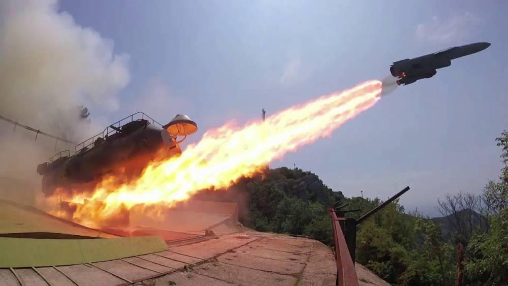 Фрегат «Адмирал Макаров» и ракетная система «Утес» показали мощь на учениях в Крыму