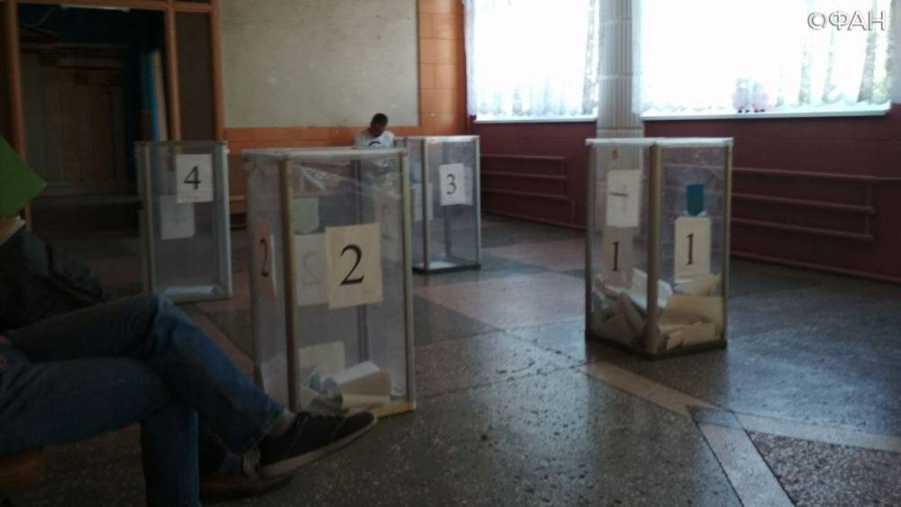 На избирательном участке в Киеве обнаружили пьяного председателя комиссии