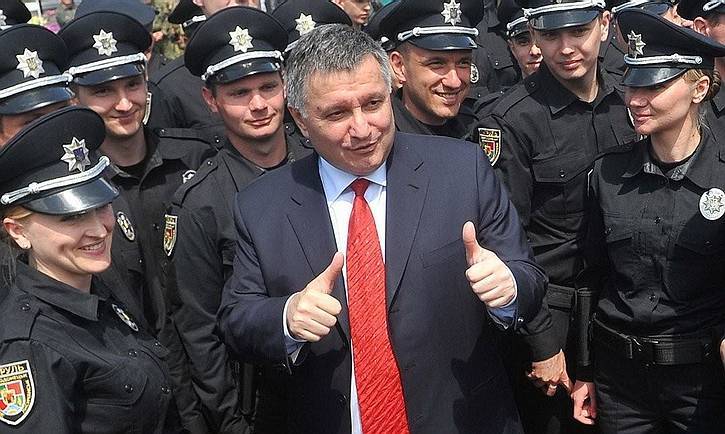 Полицейских Авакова на выборах подкупили пирожками по 5 копеек