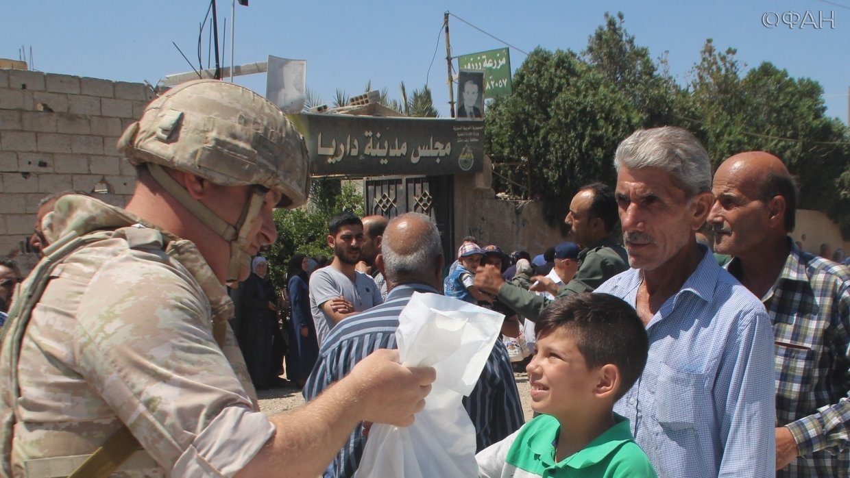 Военные РФ в Сирии доставили гумпомощь в провинцию Восточная Гута